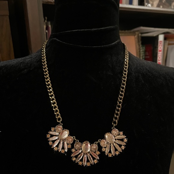 Beautiful Champagne Color Stone Fans Statement Necklace 21” Plus 3” Extension - Picture 3 of 9